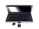 Das Gdium Notebook. An der Frontseite der abnehmbare Speicherstick(Q: gdium.com).