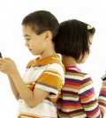 Kinder mit Handys